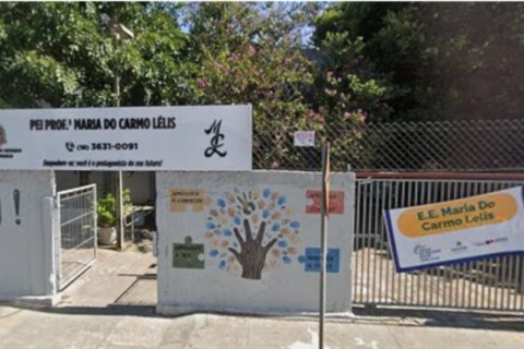 MP investiga vereador por participar de evento com culto cristão em escola.