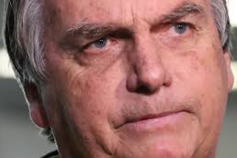 STF condena Bolsonaro a 27 anos e três meses de prisão.