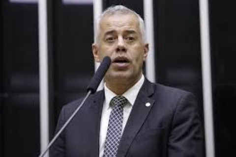 PL desobriga instituições de prestar informações sobre incentivos fiscais recebidos.