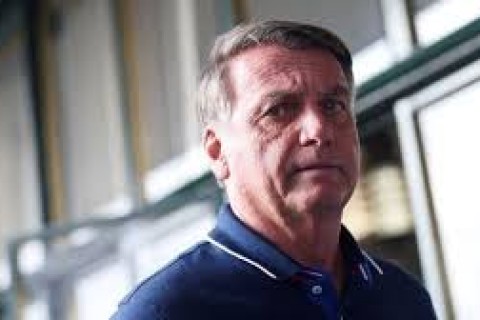 Bolsonaro alega dor de cabeça constante por barulho de gerador na PF