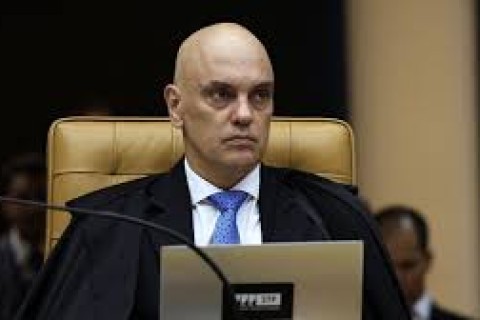 Moraes determina reforço de policiamento na casa de Bolsonaro.