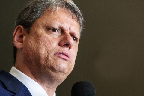 Viagem de Tarcísio a Brasília vira alvo de denúncia do PT — Entenda caso.
