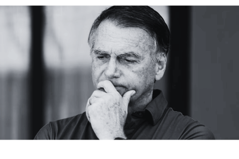 Ex-presidente Bolsonaro é internado com vômitos, pressão baixa e crise de soluços.